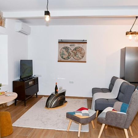 Captain Theo'S Modern Apartment Maria Lefkimmi  Exterior foto